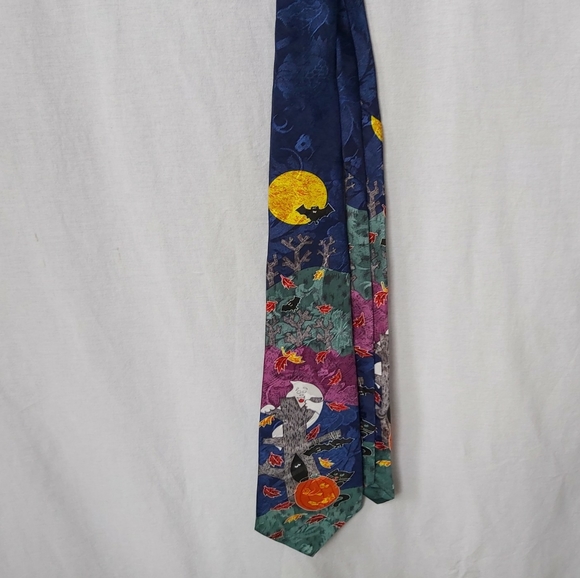 A. ROGERS HALLOWEEN TIE - Picture 4 of 5